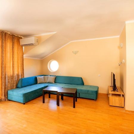 House With Garden Hotel Pomorie Buitenkant foto