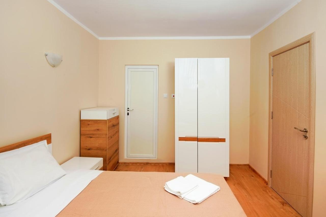 House With Garden Hotel Pomorie Buitenkant foto