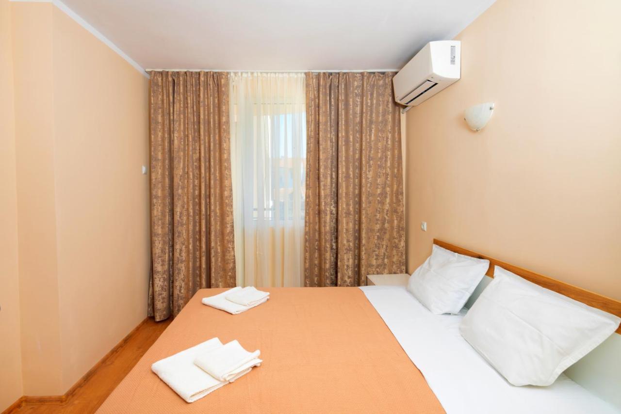 House With Garden Hotel Pomorie Buitenkant foto