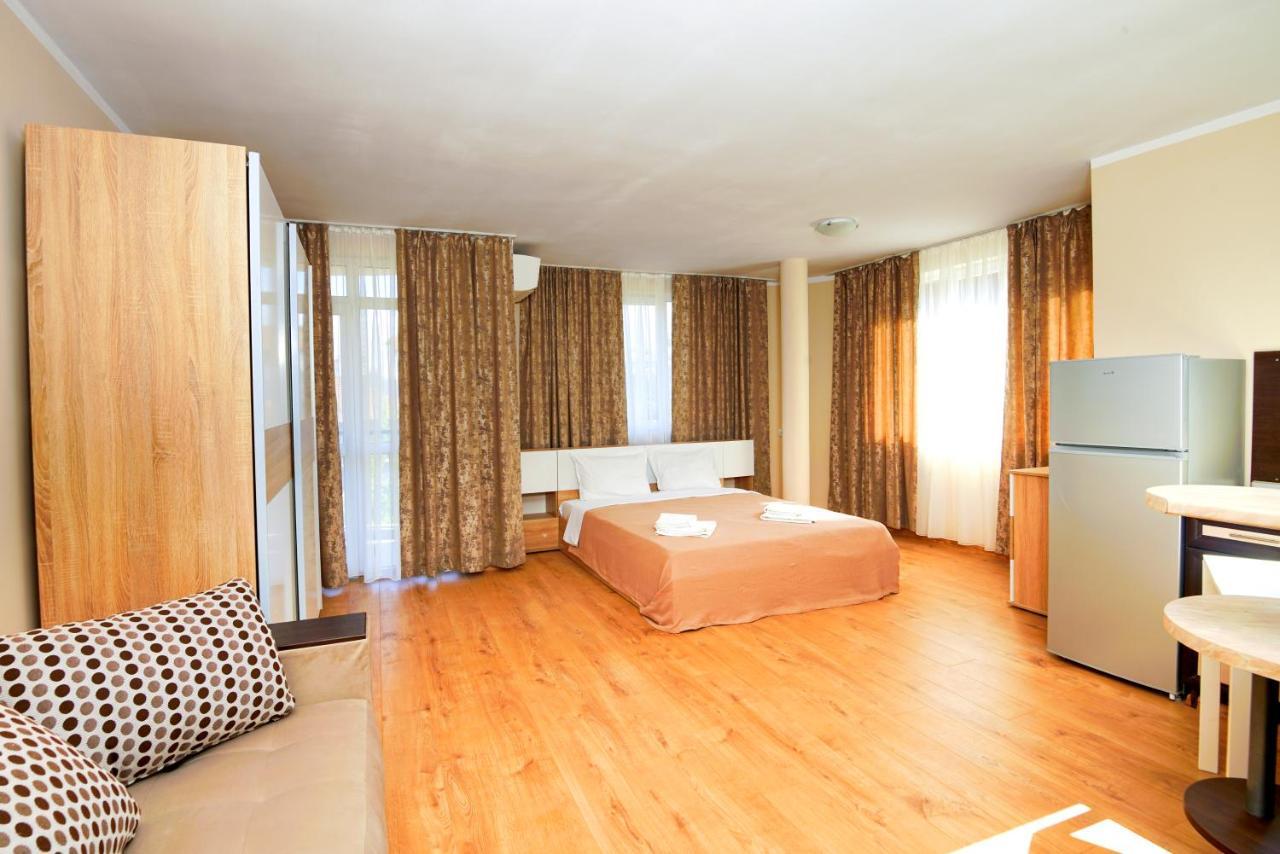 House With Garden Hotel Pomorie Buitenkant foto