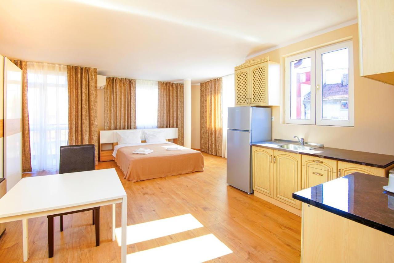 House With Garden Hotel Pomorie Buitenkant foto