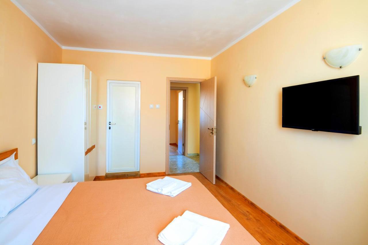 House With Garden Hotel Pomorie Buitenkant foto