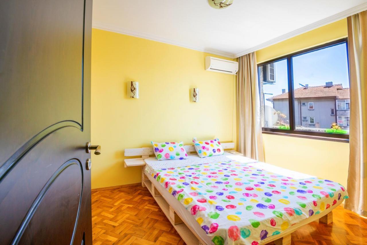 House With Garden Hotel Pomorie Buitenkant foto