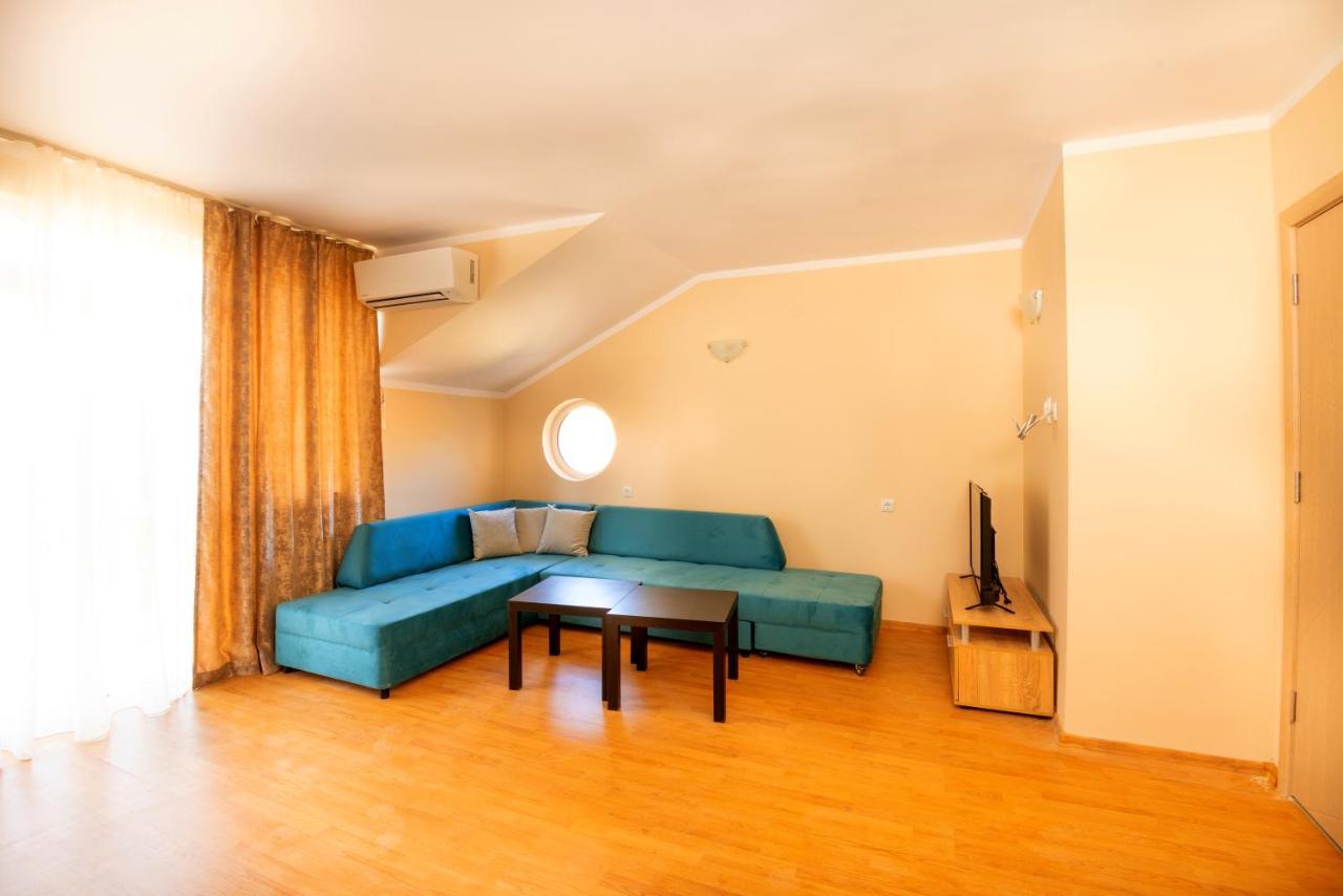 House With Garden Hotel Pomorie Buitenkant foto