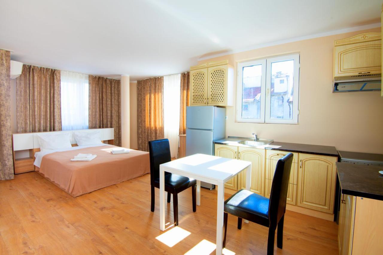 House With Garden Hotel Pomorie Buitenkant foto