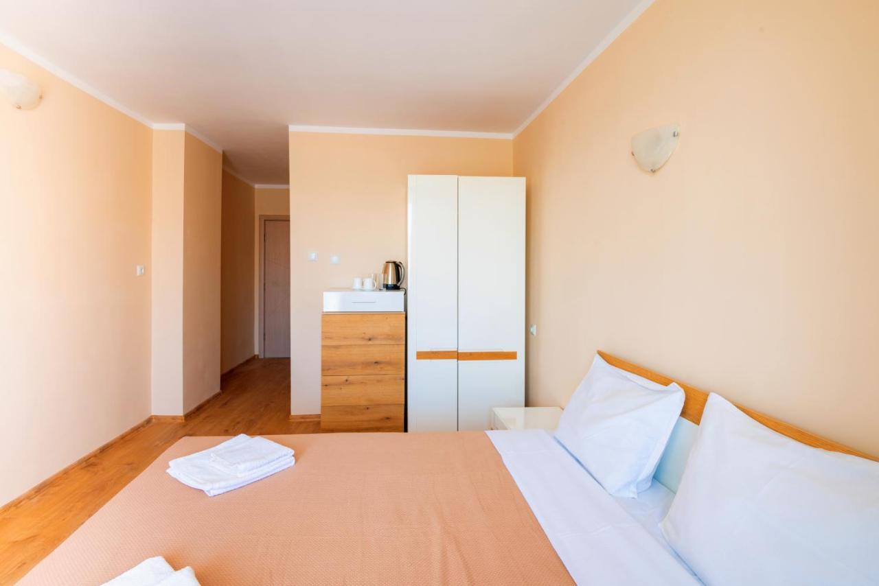 House With Garden Hotel Pomorie Buitenkant foto