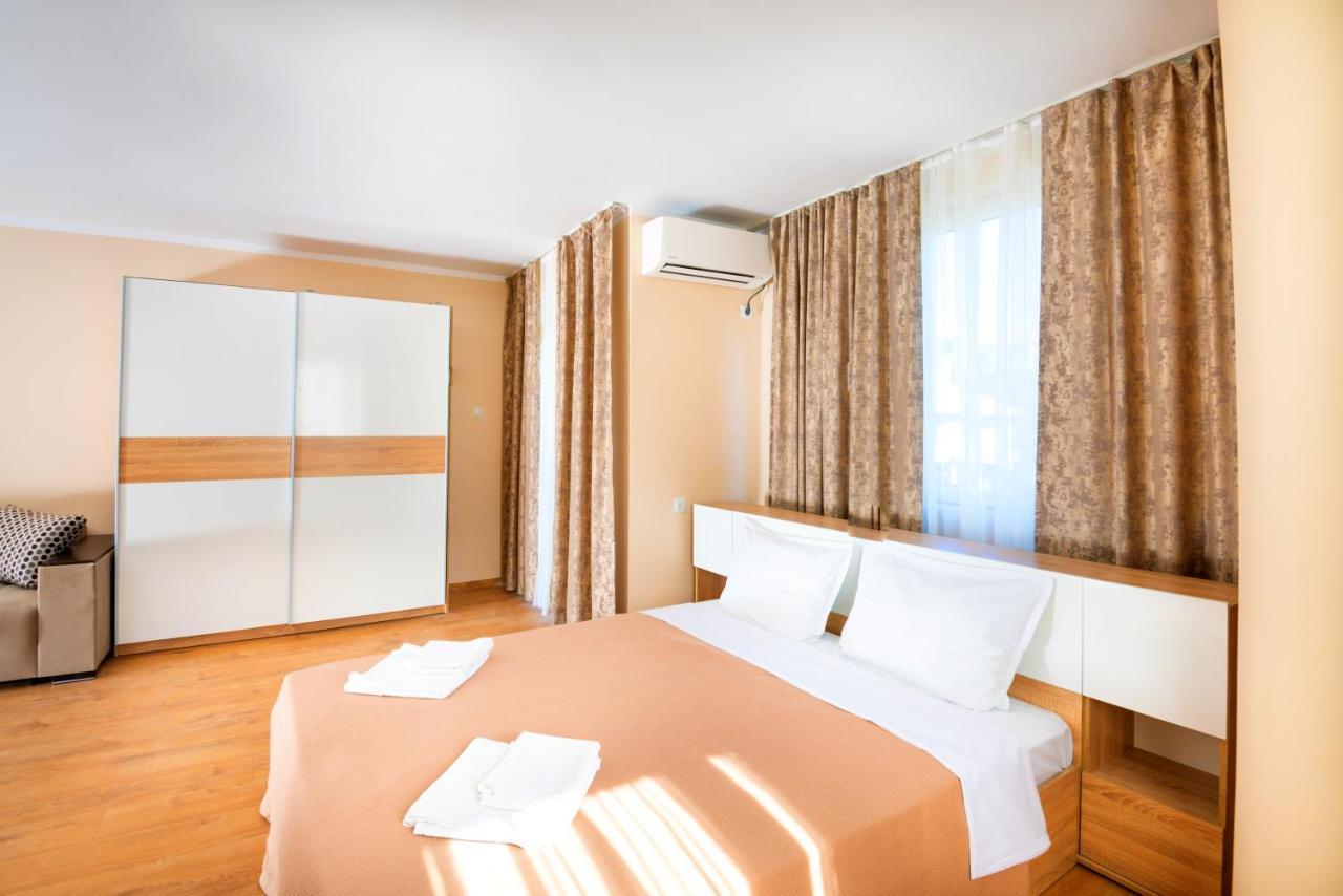 House With Garden Hotel Pomorie Buitenkant foto