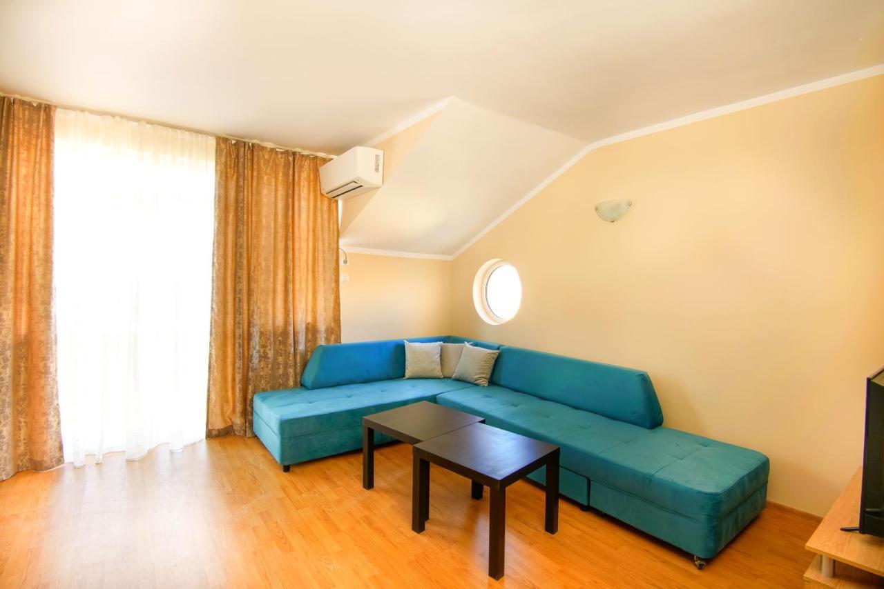 House With Garden Hotel Pomorie Buitenkant foto