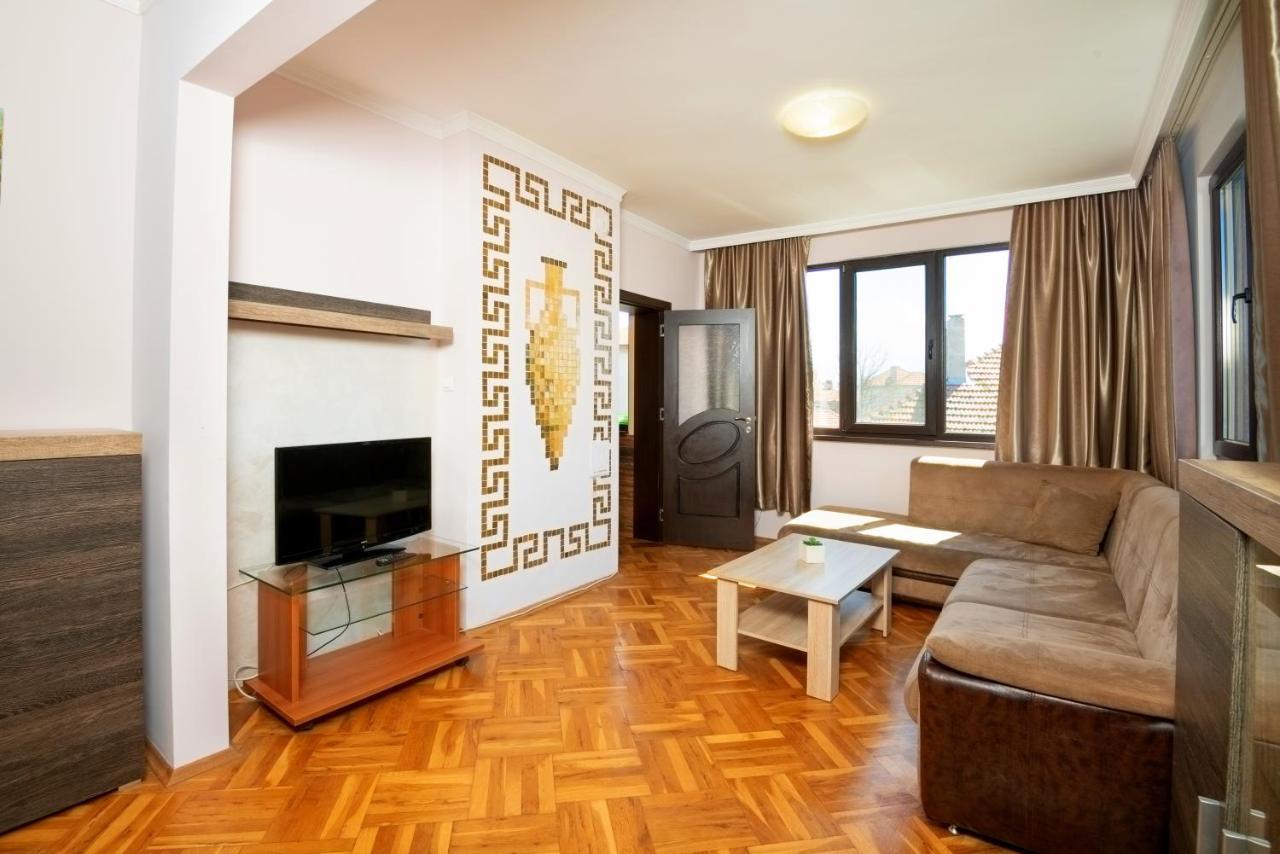 House With Garden Hotel Pomorie Buitenkant foto