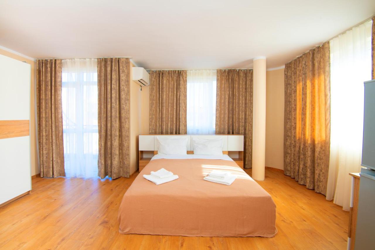 House With Garden Hotel Pomorie Buitenkant foto