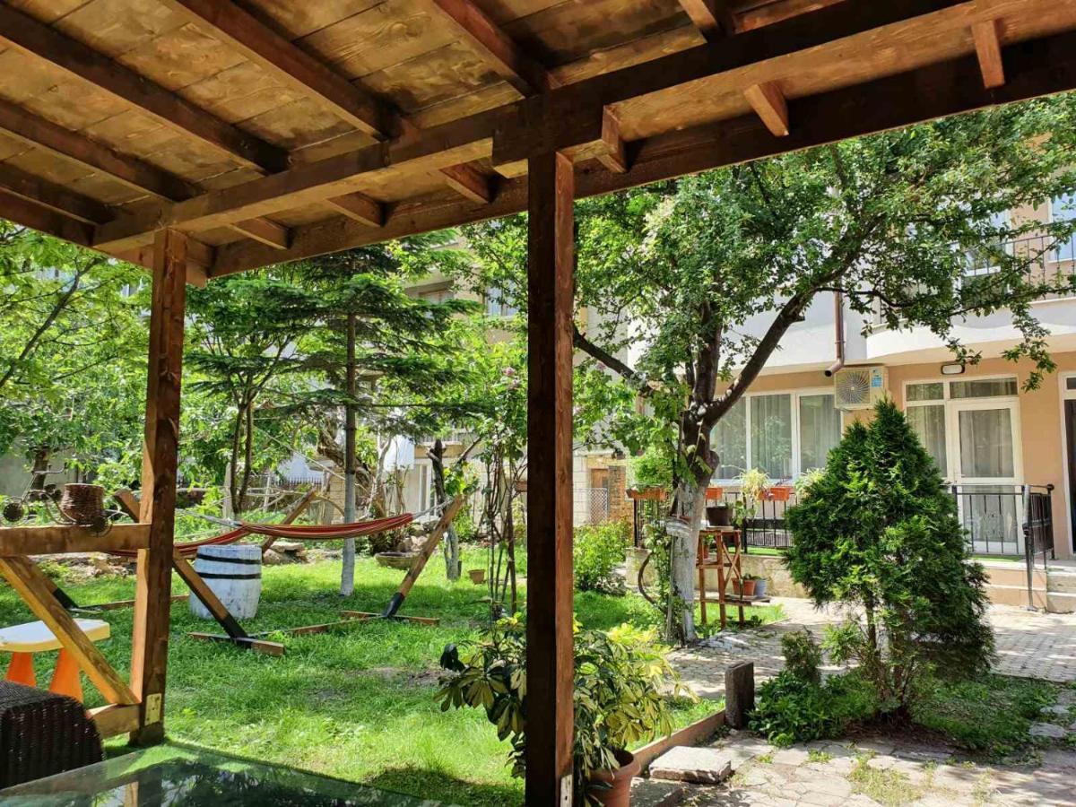 House With Garden Hotel Pomorie Buitenkant foto